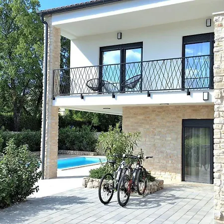 Aria Malinska With Heated Pool And Free E-bikes